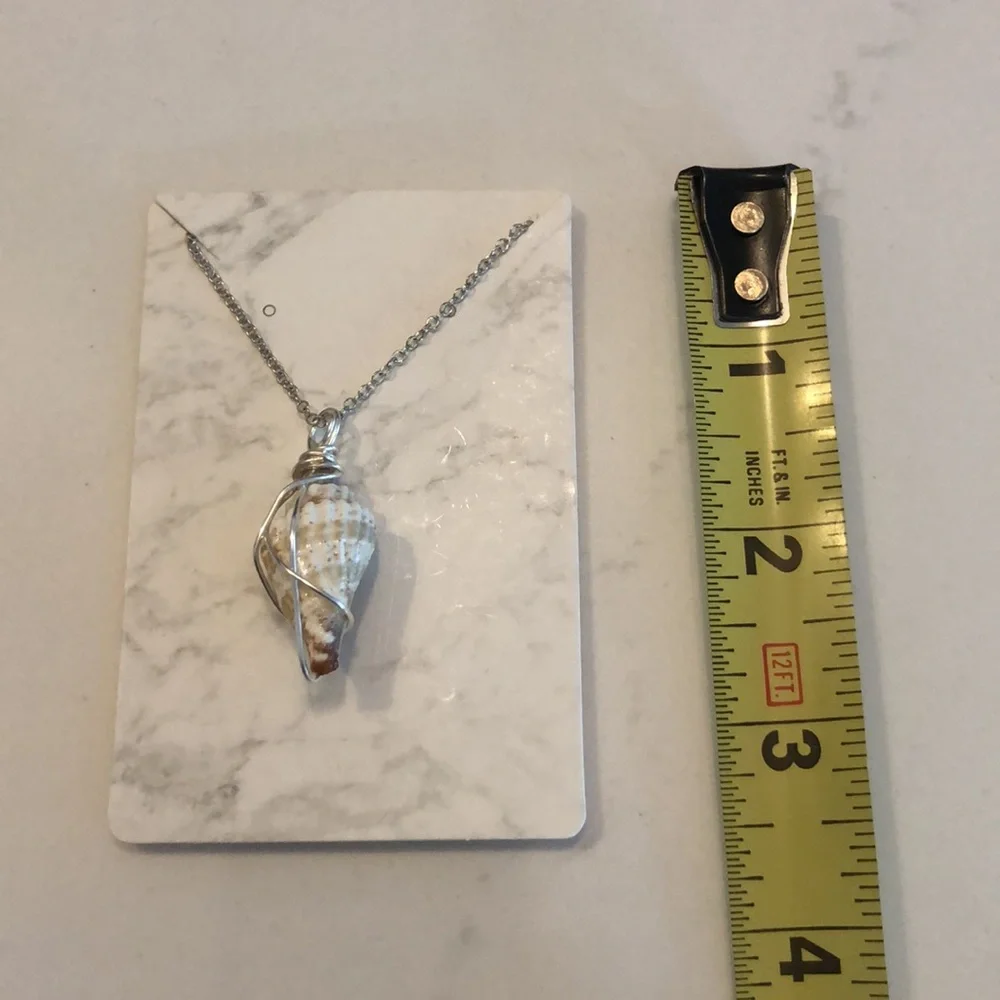 Handmade nwt silver wire wrapped shell necklace